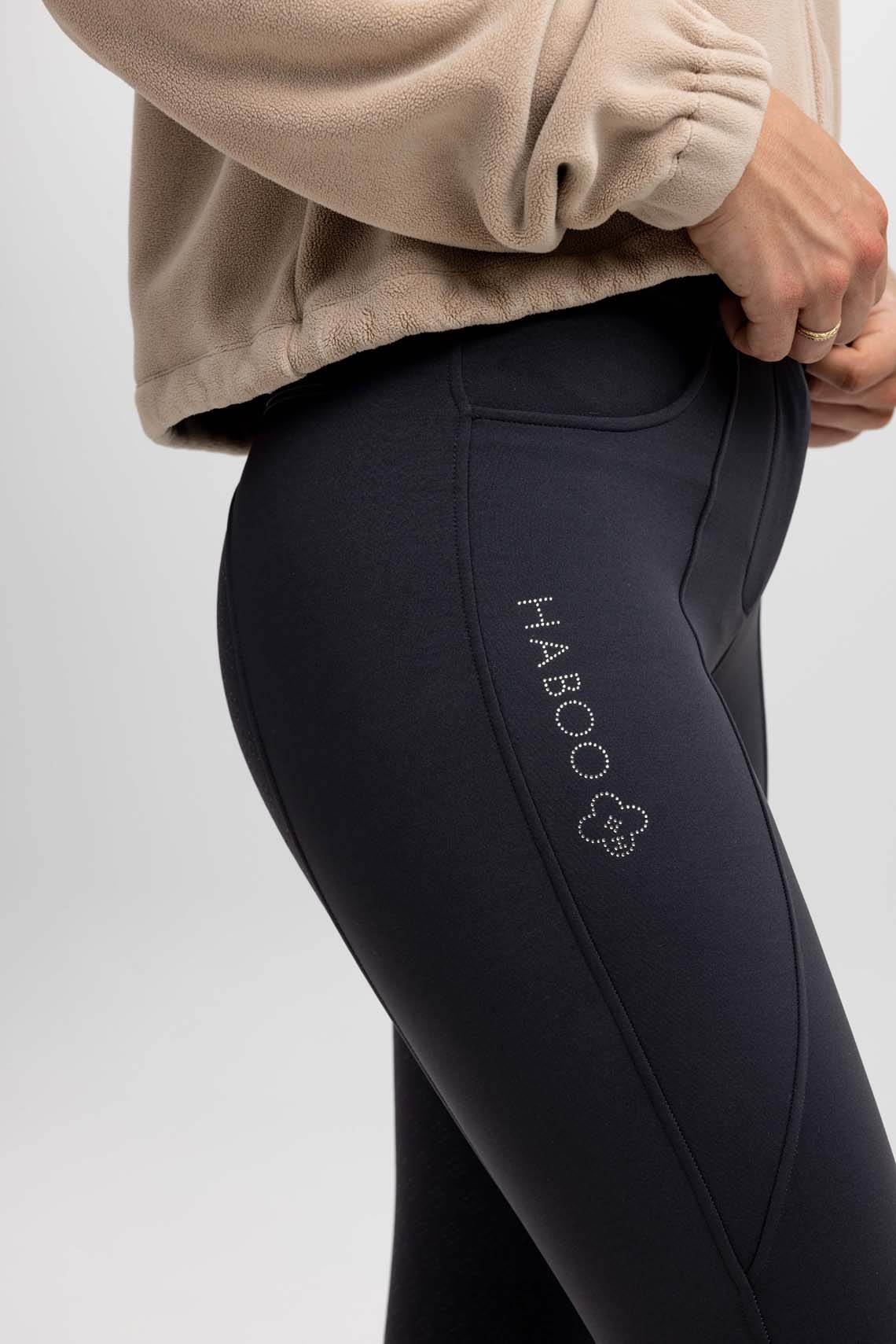 Long-lasting fleece pullover with fade-resistant colour