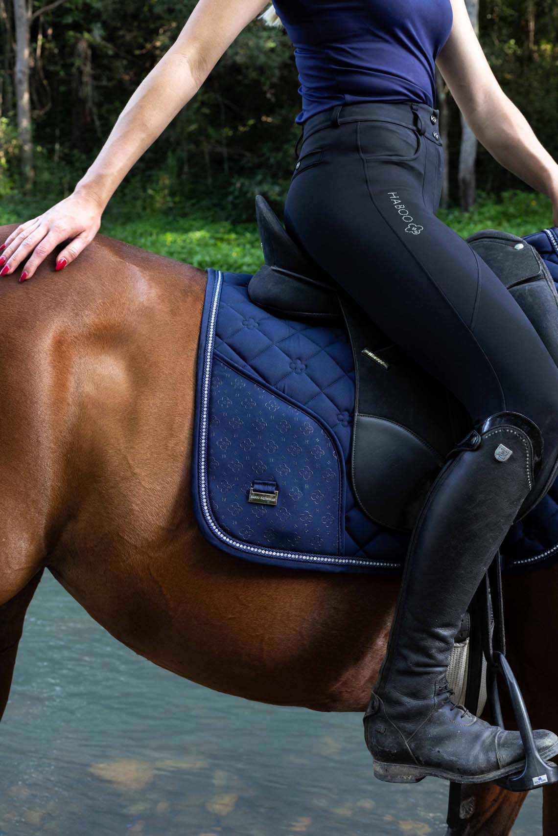 Classy navy riding saddle pad with innovative zipper pocket